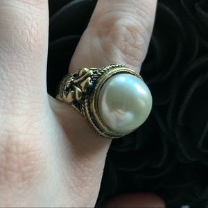 Vintage style pearl ring